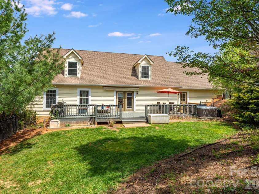 17 Moss Pink Place, Asheville, NC 28806.  MLS# CAR4363290, YatesRealty ID 11265. 