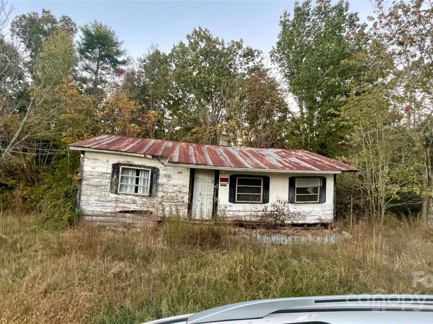 5173 Laurel Haven Avenue, Morganton, NC 28655.  MLS# CAR4199013, YatesRealty ID 11265. 