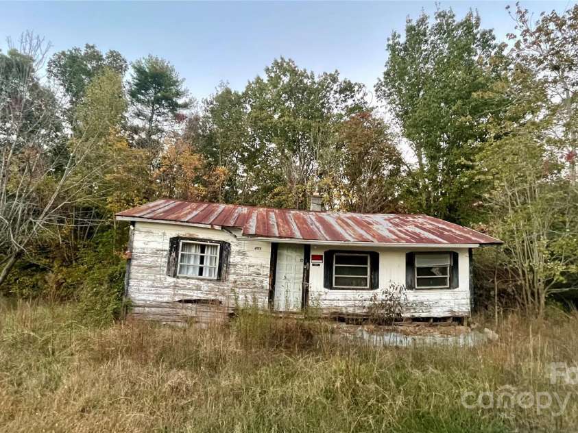 5173 Laurel Haven Avenue, Morganton, NC 28655.  MLS# CAR4199013, YatesRealty ID 11265. 