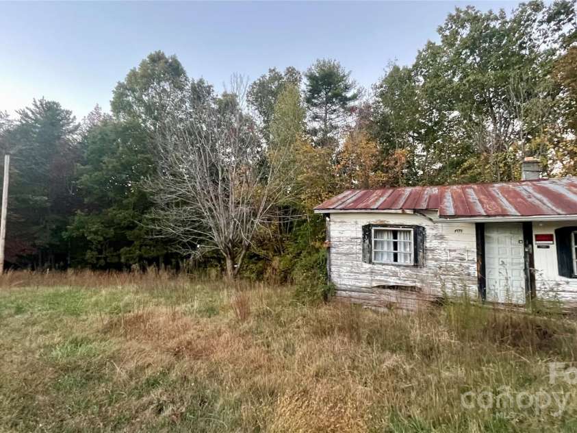 5173 Laurel Haven Avenue, Morganton, NC 28655.  MLS# CAR4199013, YatesRealty ID 11265. 