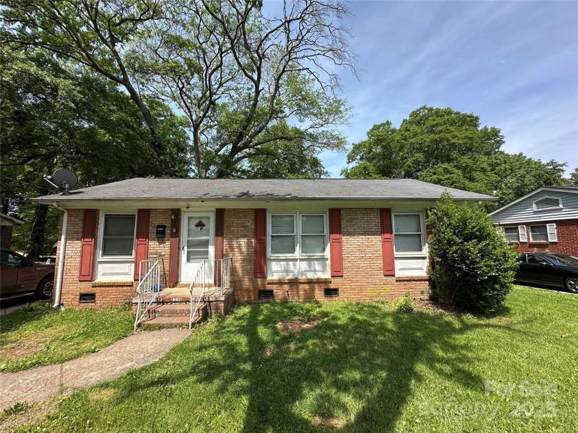3720 Blandwood Drive, Charlotte, NC 28217.  MLS# CAR4256319, YatesRealty ID 11267. Front of the home