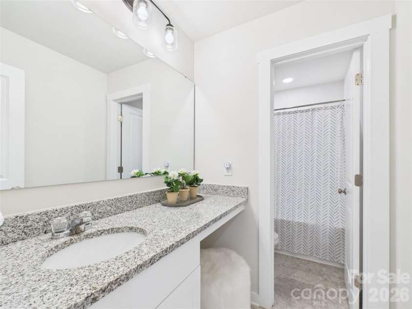922 Peoria Lane, Rock Hill, SC 29730.  MLS# CAR4319654, YatesRealty ID 11268. Hall Bath