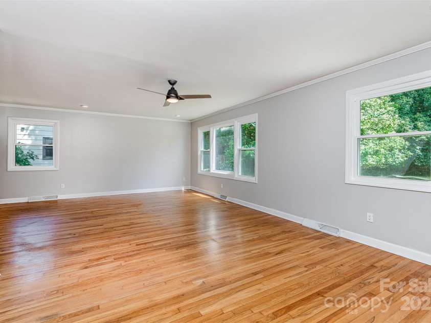6007 Charing Place, Charlotte, NC 28211.  MLS# CAR4252927, YatesRealty ID 11269. 