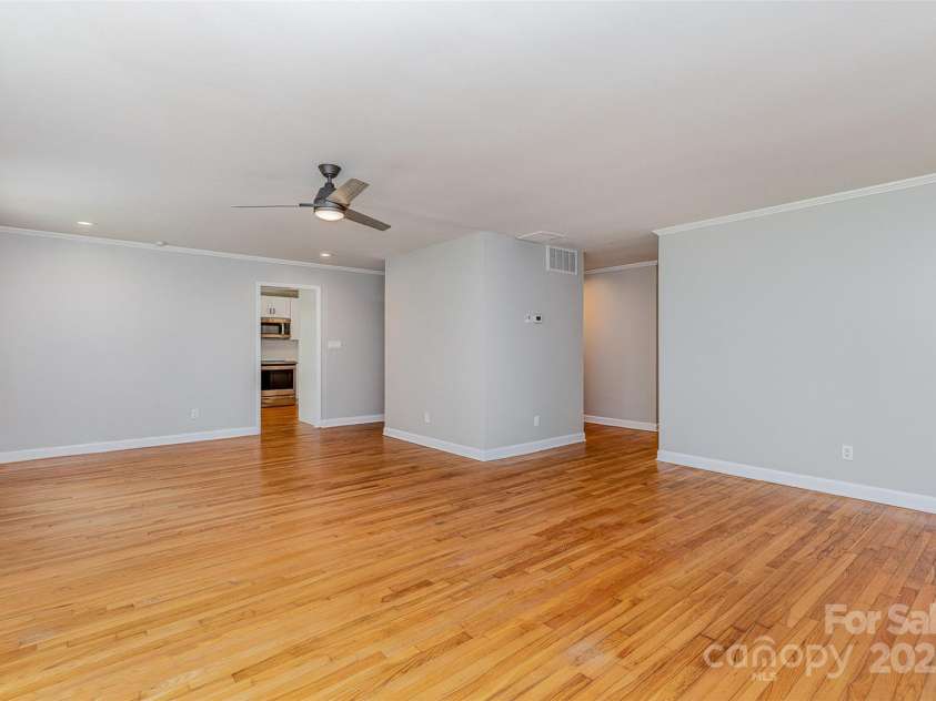 6007 Charing Place, Charlotte, NC 28211.  MLS# CAR4252927, YatesRealty ID 11269. 