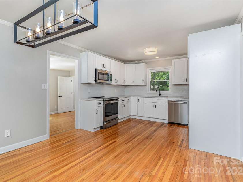 6007 Charing Place, Charlotte, NC 28211.  MLS# CAR4252927, YatesRealty ID 11269. 