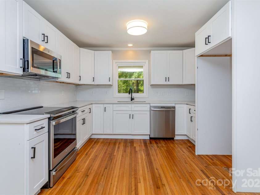 6007 Charing Place, Charlotte, NC 28211.  MLS# CAR4252927, YatesRealty ID 11269. 