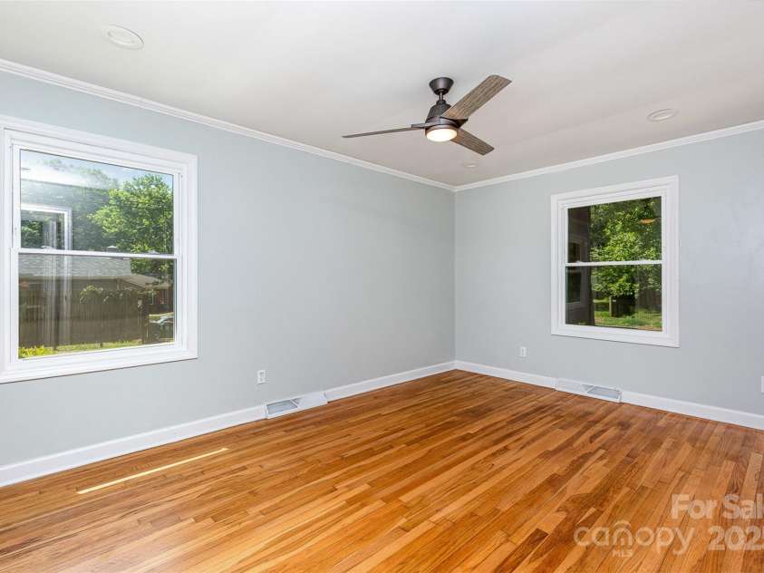 6007 Charing Place, Charlotte, NC 28211.  MLS# CAR4252927, YatesRealty ID 11269. 