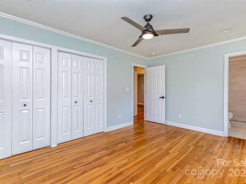 6007 Charing Place, Charlotte, NC 28211.  MLS# CAR4252927, YatesRealty ID 11269. 