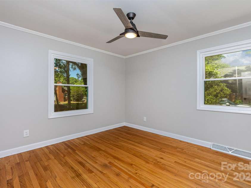 6007 Charing Place, Charlotte, NC 28211.  MLS# CAR4252927, YatesRealty ID 11269. 