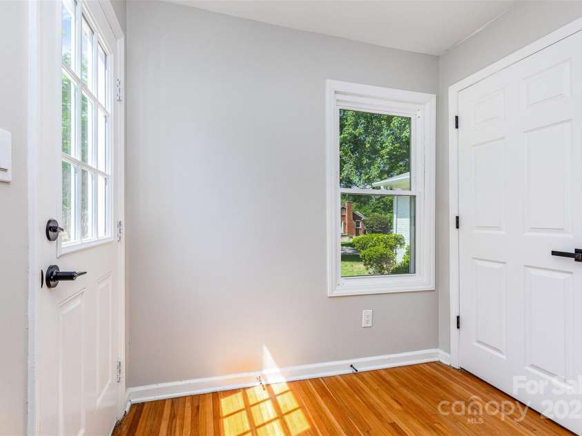 6007 Charing Place, Charlotte, NC 28211.  MLS# CAR4252927, YatesRealty ID 11269. 