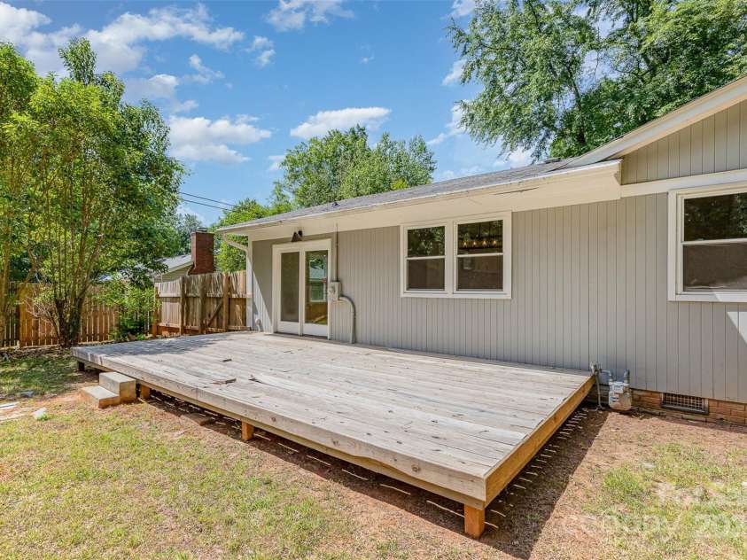 6007 Charing Place, Charlotte, NC 28211.  MLS# CAR4252927, YatesRealty ID 11269. 
