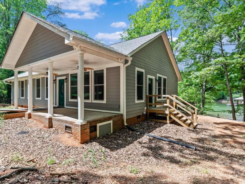 505 Kemp Road, Mooresville, NC 28117.  MLS# CAR4254880, YatesRealty ID 11273. 