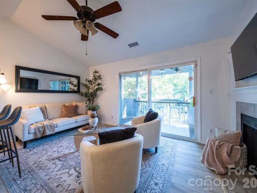 505 Graham Street, Charlotte, NC 28202.  MLS# CAR4346452, YatesRealty ID 11274. 