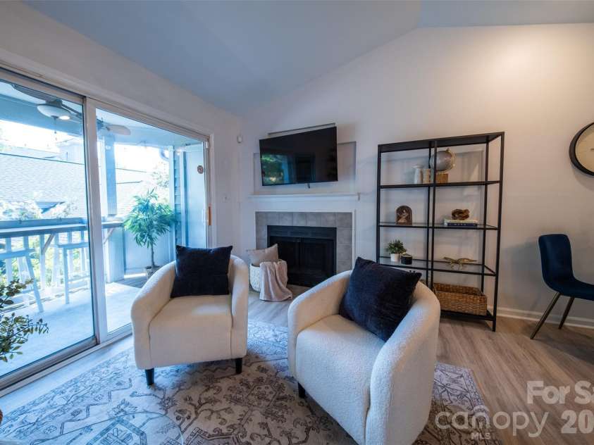 505 Graham Street, Charlotte, NC 28202.  MLS# CAR4346452, YatesRealty ID 11274. 