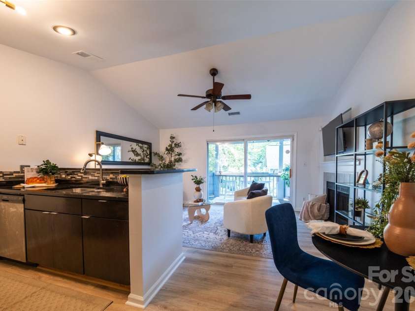 505 Graham Street, Charlotte, NC 28202.  MLS# CAR4346452, YatesRealty ID 11274. 