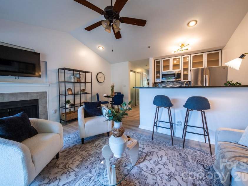 505 Graham Street, Charlotte, NC 28202.  MLS# CAR4346452, YatesRealty ID 11274. 