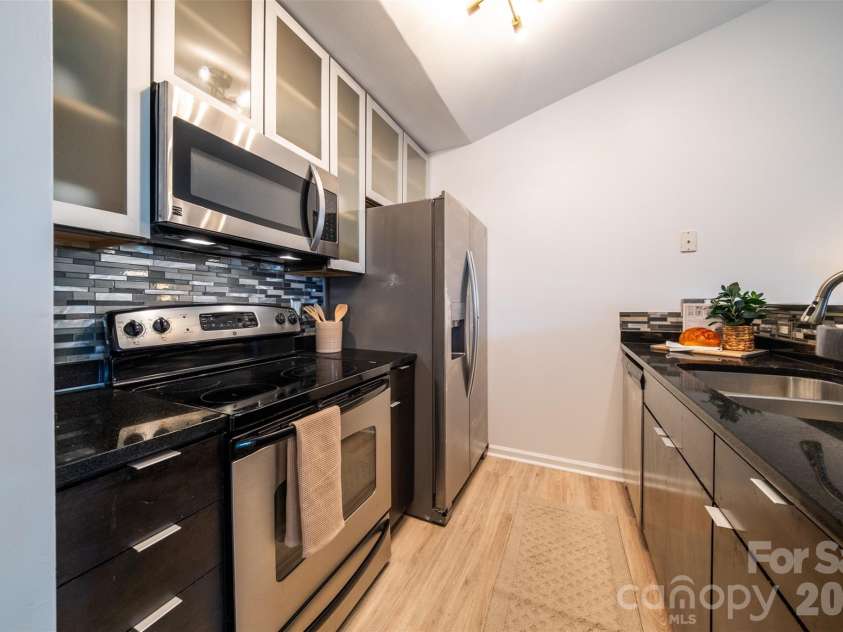 505 Graham Street, Charlotte, NC 28202.  MLS# CAR4346452, YatesRealty ID 11274. 