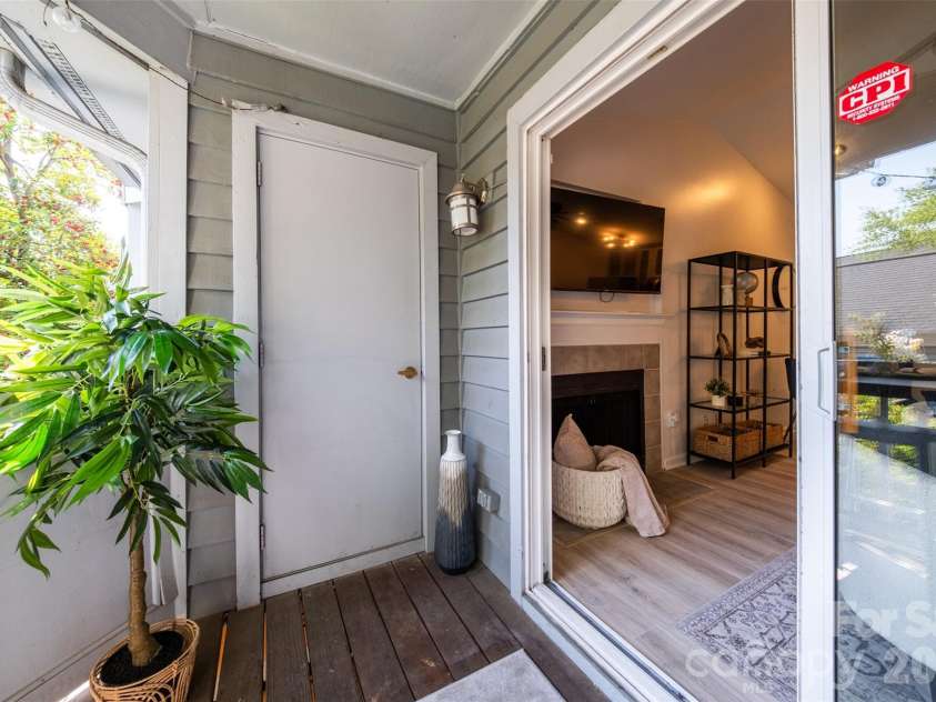 505 Graham Street, Charlotte, NC 28202.  MLS# CAR4346452, YatesRealty ID 11274. 