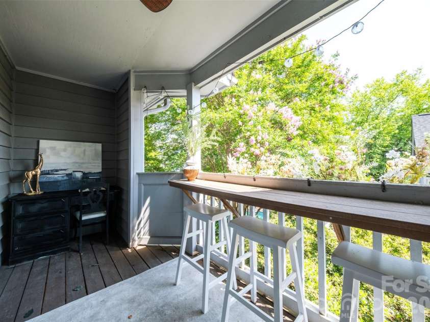 505 Graham Street, Charlotte, NC 28202.  MLS# CAR4346452, YatesRealty ID 11274. 