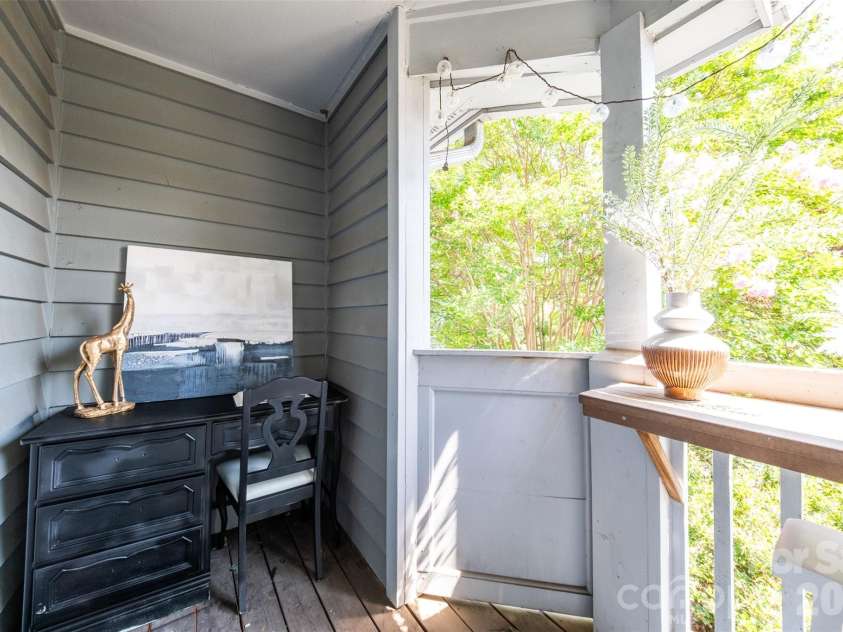 505 Graham Street, Charlotte, NC 28202.  MLS# CAR4346452, YatesRealty ID 11274. 