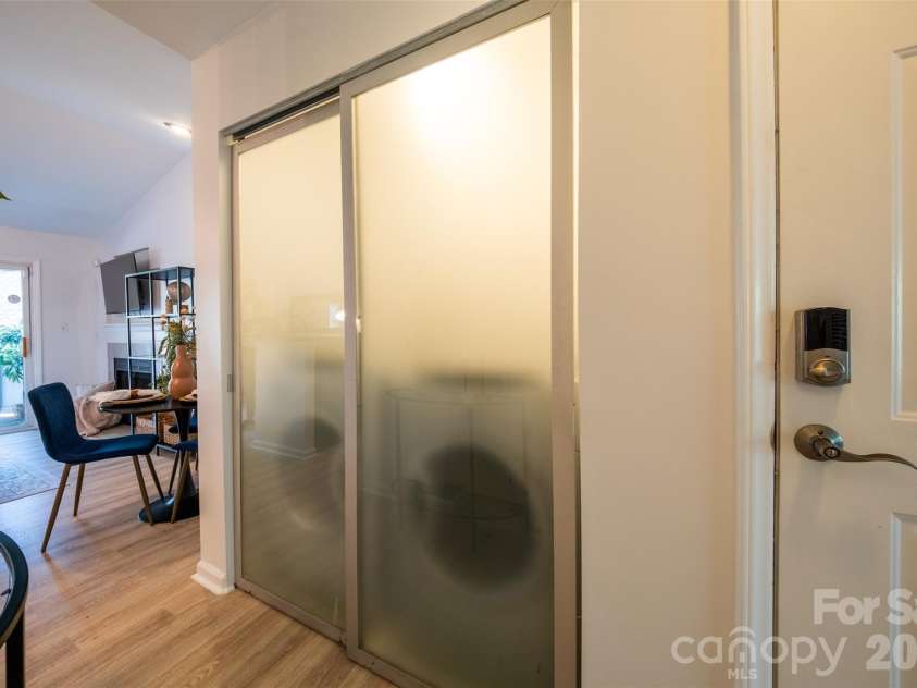 505 Graham Street, Charlotte, NC 28202.  MLS# CAR4346452, YatesRealty ID 11274. 