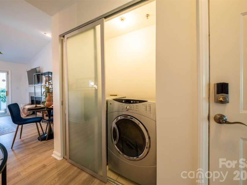 505 Graham Street, Charlotte, NC 28202.  MLS# CAR4346452, YatesRealty ID 11274. 