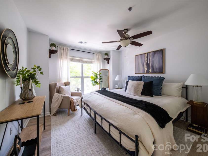 505 Graham Street, Charlotte, NC 28202.  MLS# CAR4346452, YatesRealty ID 11274. 