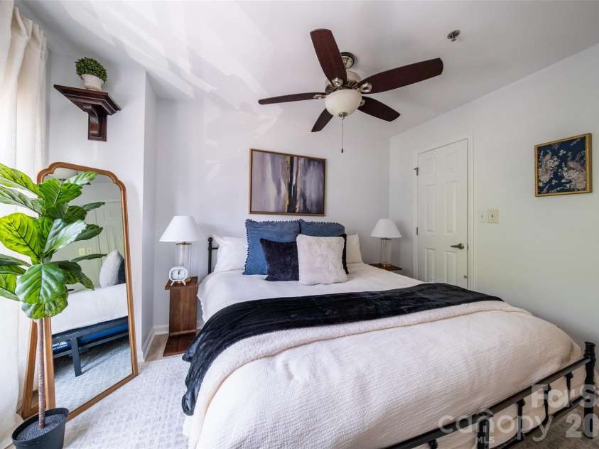 505 Graham Street, Charlotte, NC 28202.  MLS# CAR4346452, YatesRealty ID 11274. 