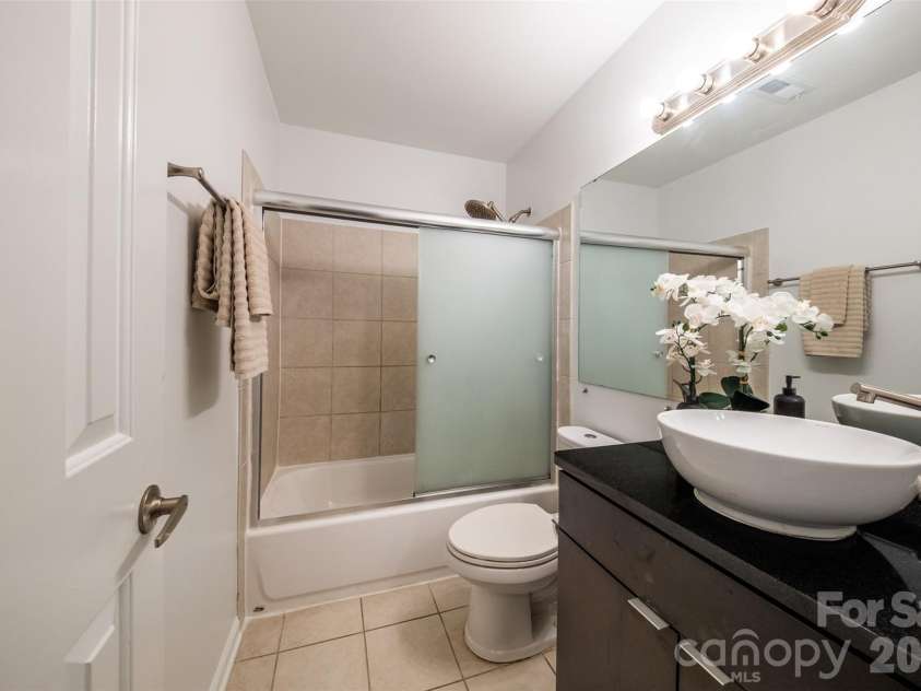505 Graham Street, Charlotte, NC 28202.  MLS# CAR4346452, YatesRealty ID 11274. 