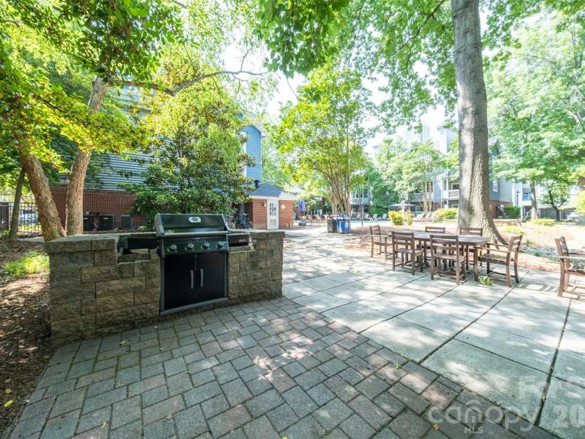 505 Graham Street, Charlotte, NC 28202.  MLS# CAR4346452, YatesRealty ID 11274. 