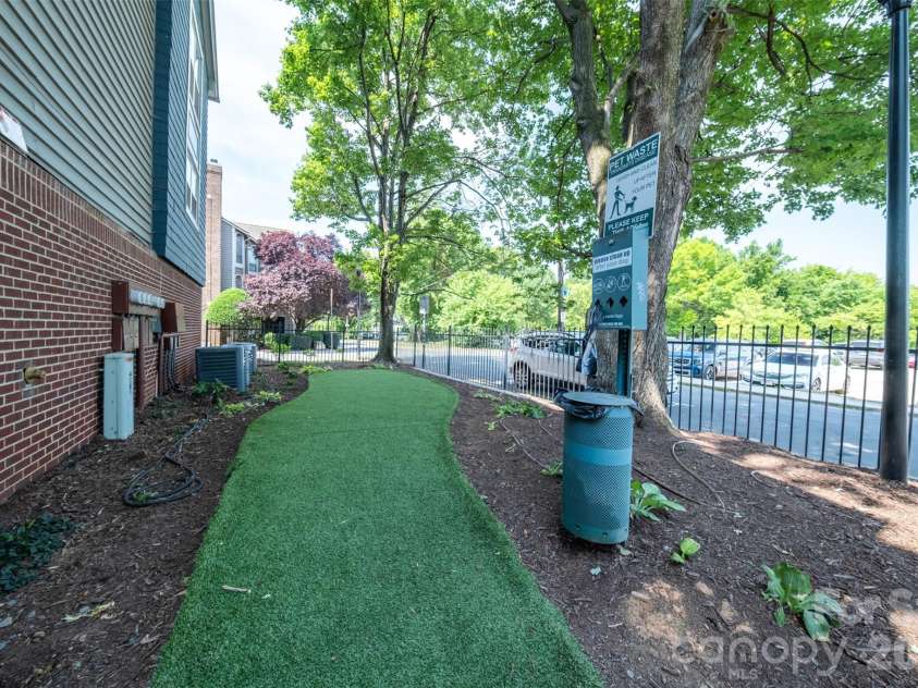505 Graham Street, Charlotte, NC 28202.  MLS# CAR4346452, YatesRealty ID 11274. 