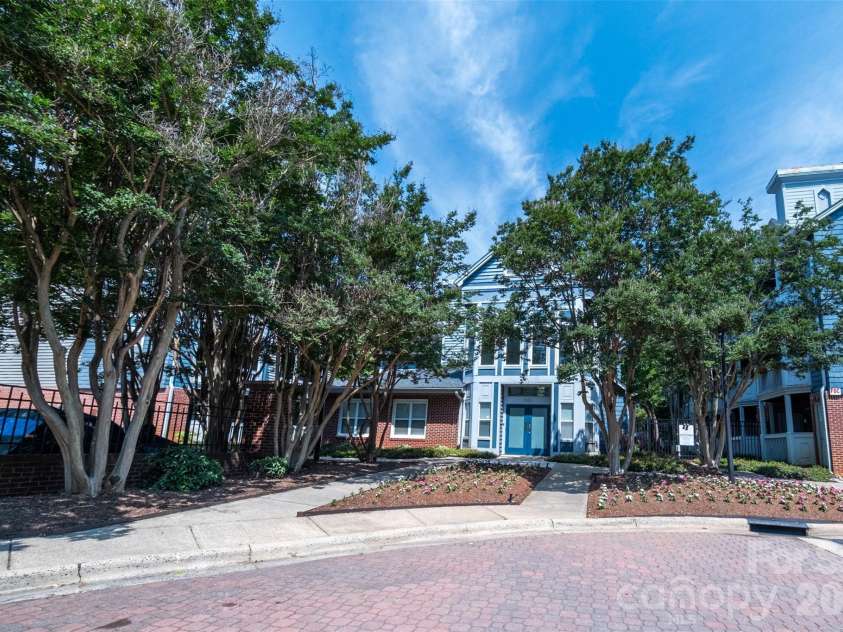 505 Graham Street, Charlotte, NC 28202.  MLS# CAR4346452, YatesRealty ID 11274. 