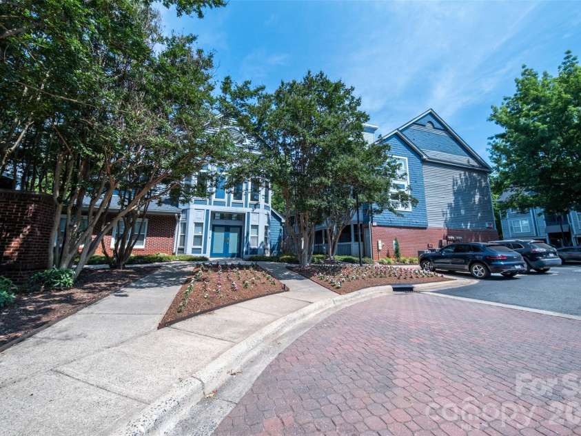 505 Graham Street, Charlotte, NC 28202.  MLS# CAR4346452, YatesRealty ID 11274. 
