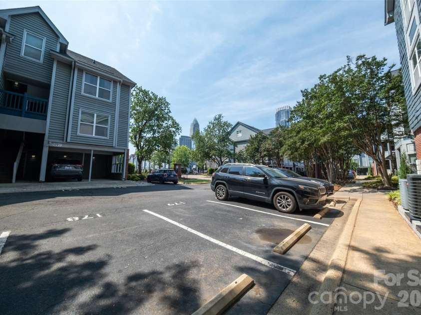 505 Graham Street, Charlotte, NC 28202.  MLS# CAR4346452, YatesRealty ID 11274. 