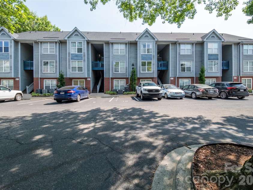 505 Graham Street, Charlotte, NC 28202.  MLS# CAR4346452, YatesRealty ID 11274. 