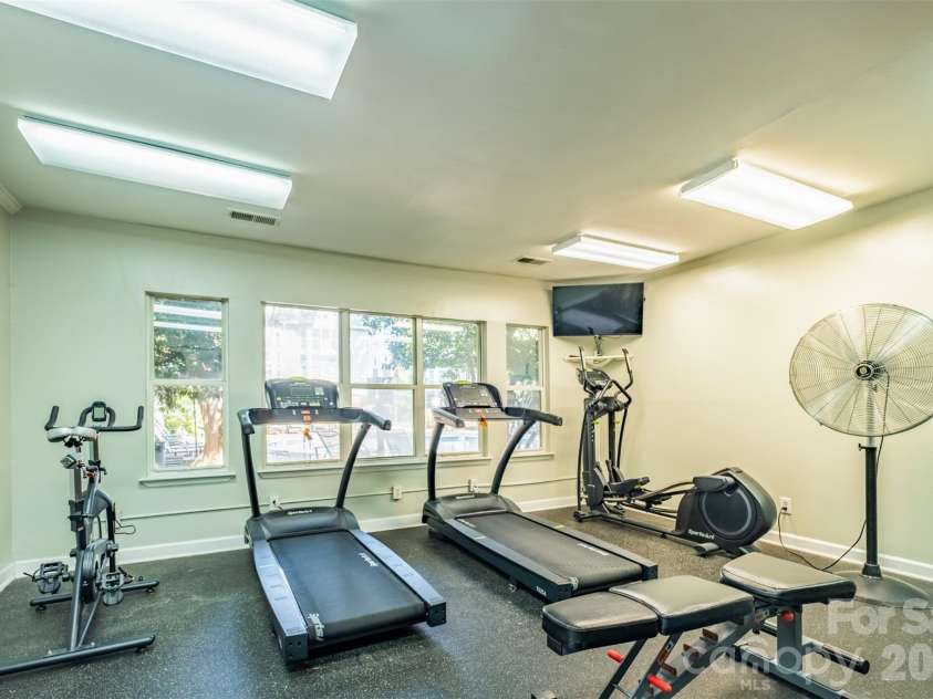 505 Graham Street, Charlotte, NC 28202.  MLS# CAR4346452, YatesRealty ID 11274. 