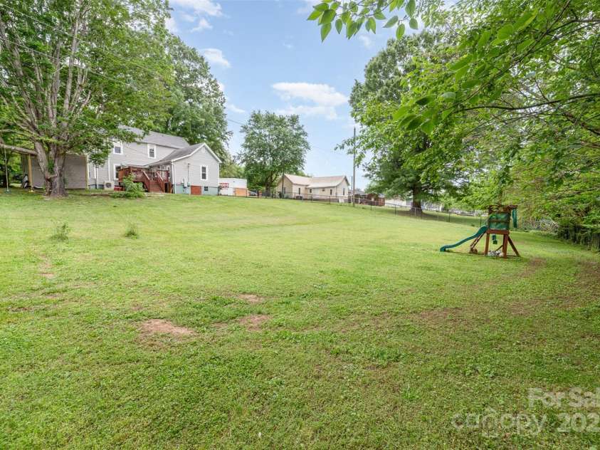 702 Government Street, Lincolnton, NC 28092.  MLS# CAR4255314, YatesRealty ID 11275. 