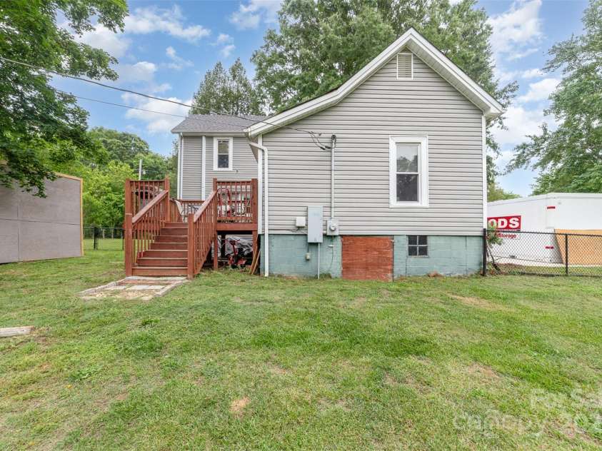 702 Government Street, Lincolnton, NC 28092.  MLS# CAR4255314, YatesRealty ID 11275. 