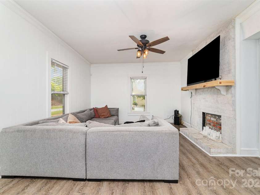 702 Government Street, Lincolnton, NC 28092.  MLS# CAR4255314, YatesRealty ID 11275. 