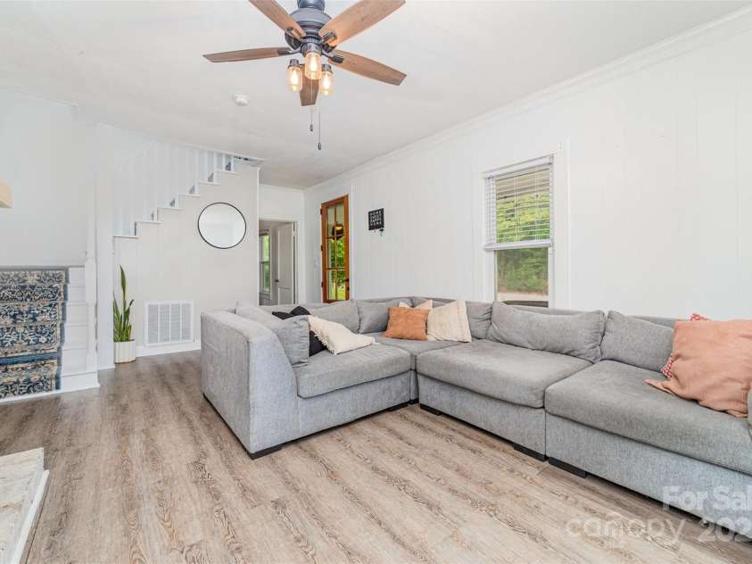 702 Government Street, Lincolnton, NC 28092.  MLS# CAR4255314, YatesRealty ID 11275. 