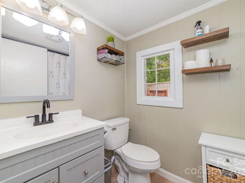 702 Government Street, Lincolnton, NC 28092.  MLS# CAR4255314, YatesRealty ID 11275. 