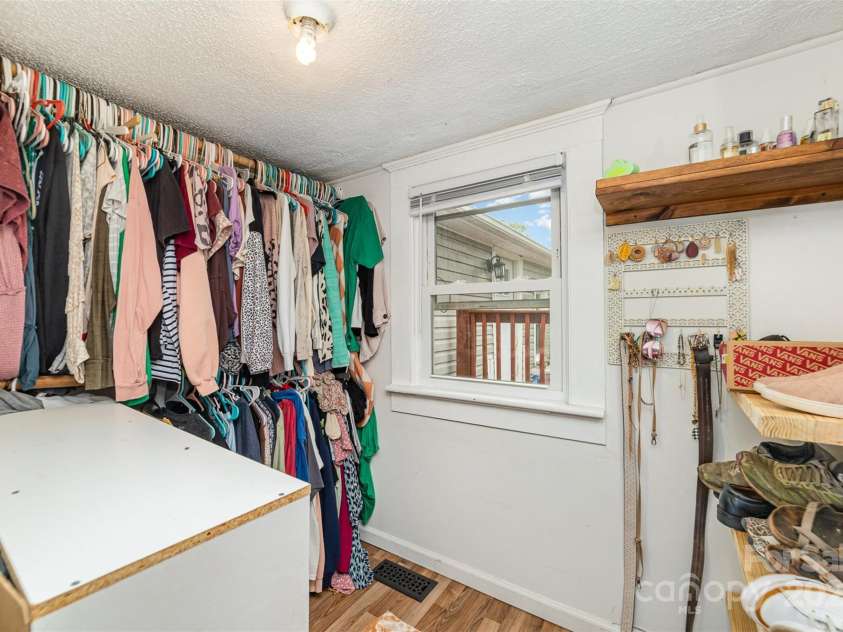 702 Government Street, Lincolnton, NC 28092.  MLS# CAR4255314, YatesRealty ID 11275. 