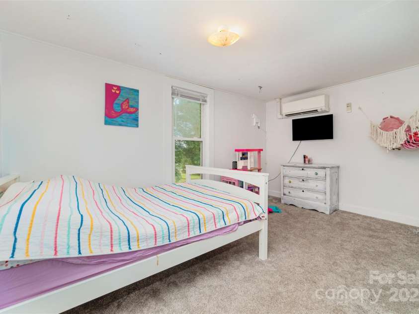 702 Government Street, Lincolnton, NC 28092.  MLS# CAR4255314, YatesRealty ID 11275. 