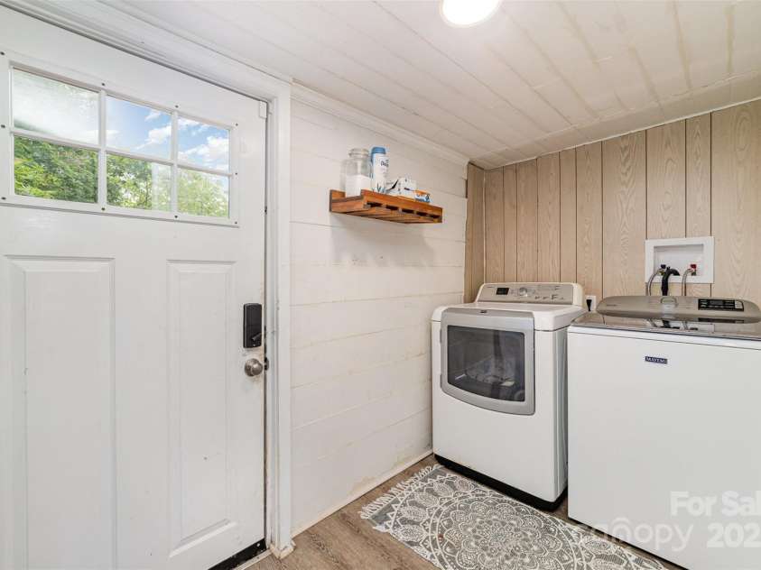 702 Government Street, Lincolnton, NC 28092.  MLS# CAR4255314, YatesRealty ID 11275. 