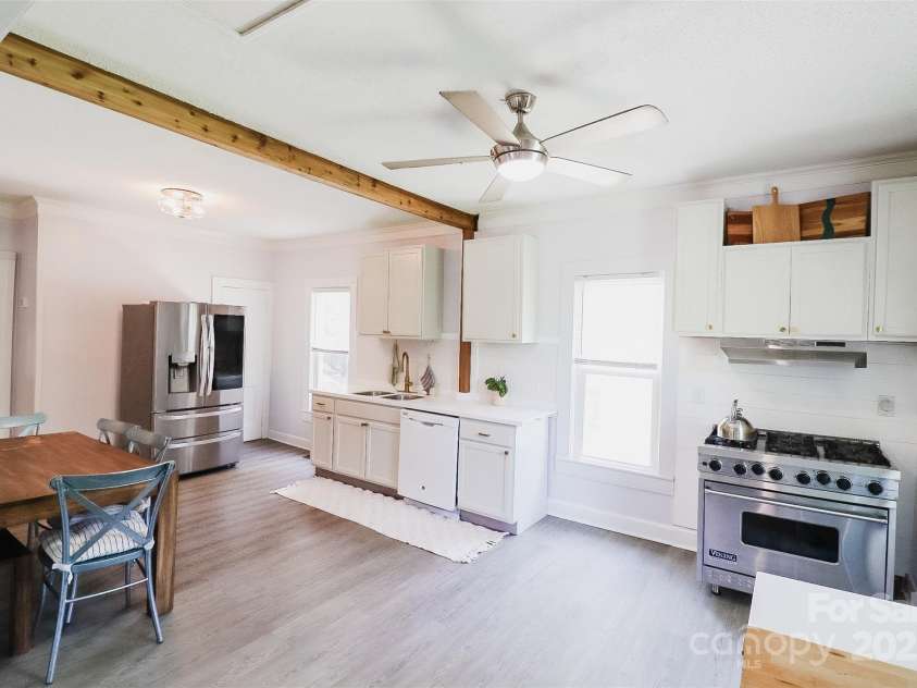 702 Government Street, Lincolnton, NC 28092.  MLS# CAR4255314, YatesRealty ID 11275. 