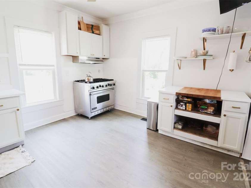 702 Government Street, Lincolnton, NC 28092.  MLS# CAR4255314, YatesRealty ID 11275. 