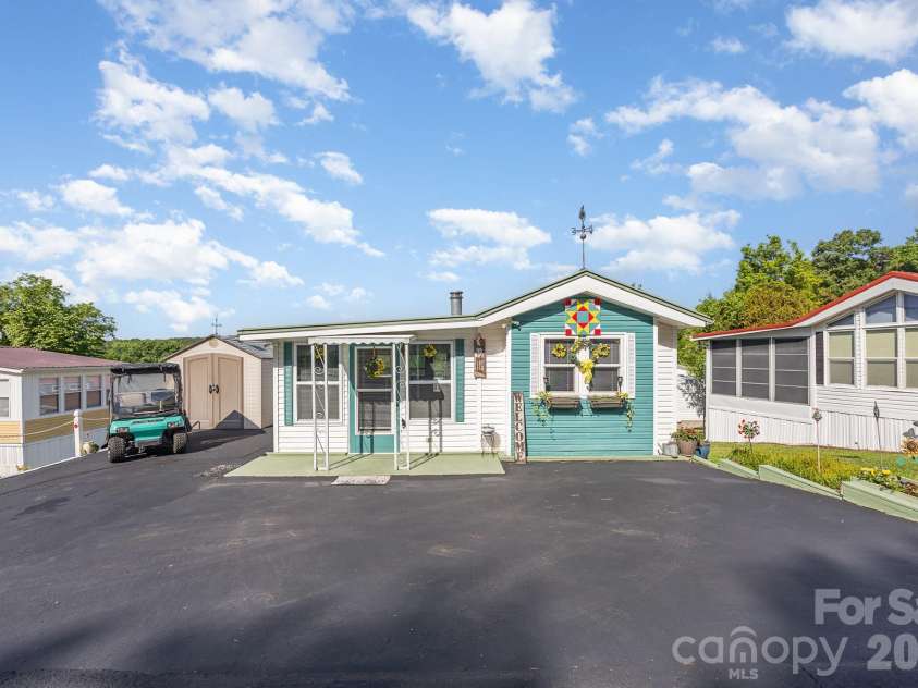 125 Maple Street, New London, NC 28127.  MLS# CAR4366390, YatesRealty ID 11276. 