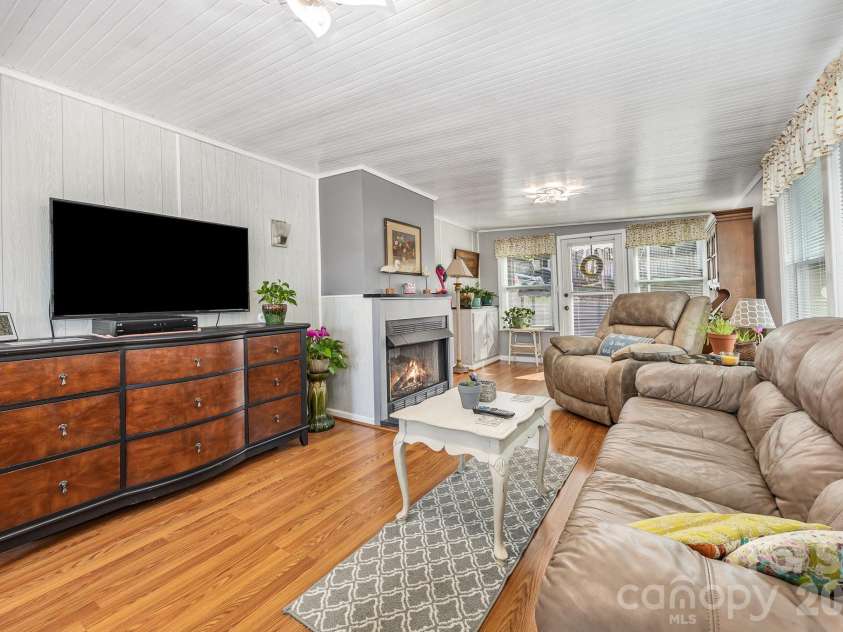 125 Maple Street, New London, NC 28127.  MLS# CAR4366390, YatesRealty ID 11276. 
