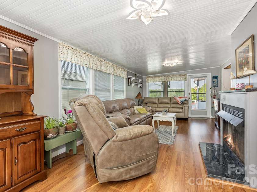 125 Maple Street, New London, NC 28127.  MLS# CAR4366390, YatesRealty ID 11276. 
