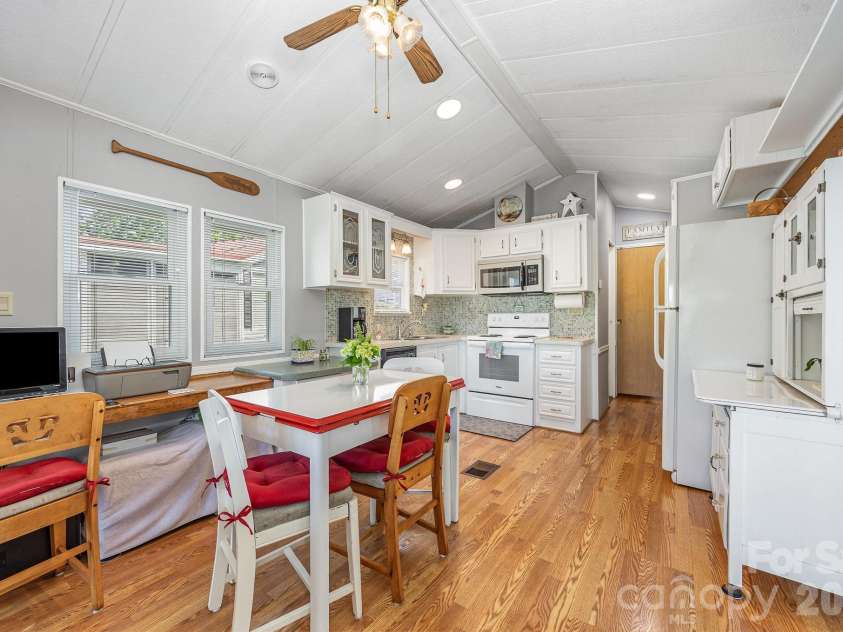 125 Maple Street, New London, NC 28127.  MLS# CAR4366390, YatesRealty ID 11276. 